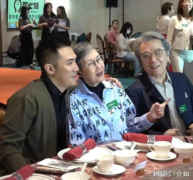 78歲姜大衛(wèi)現(xiàn)狀：身子骨很硬朗娶初戀恩愛(ài)51年兒子也是演員